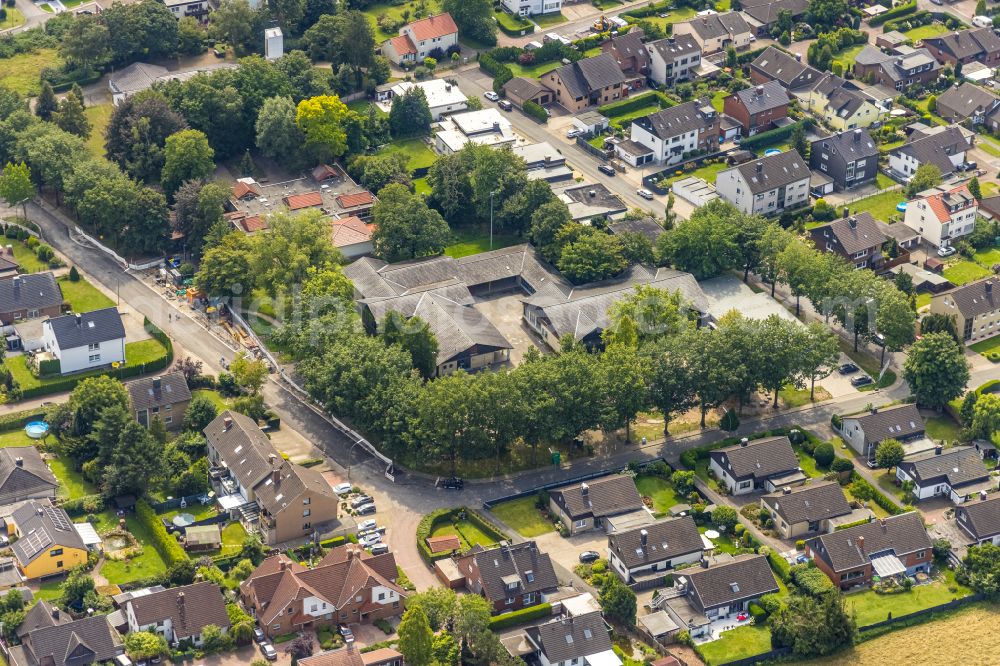 Aerial image Bergkamen - School building of the Overberger Schule on street Kamer Heide in Bergkamen in the state North Rhine-Westphalia, Germany