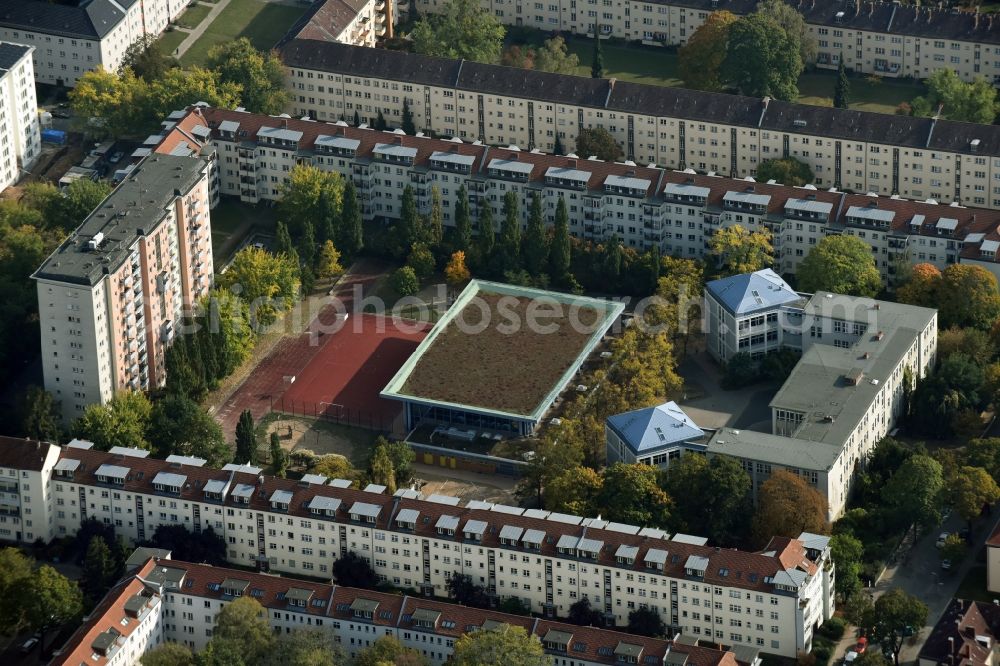 Berlin from above - School building of the Paul-Schneider-Grundschule on the Seydlitzstrasse in Berlin