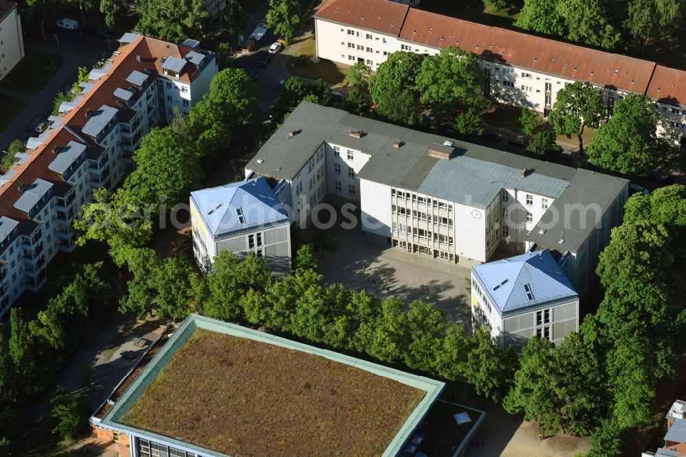 Berlin from above - School building of the Paul-Schneider-Grundschule on the Seydlitzstrasse in Berlin