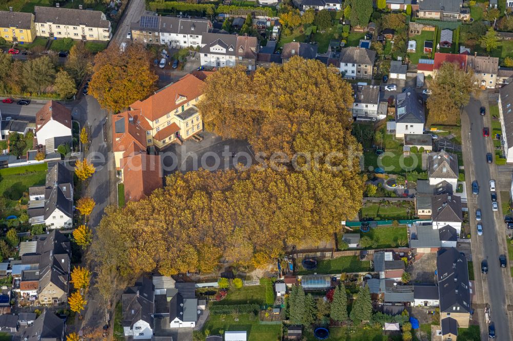 Gladbeck from above - School building of the Pestalozzischule Gladbeck in of Brahmsstrasse in Gladbeck in the state North Rhine-Westphalia, Germany