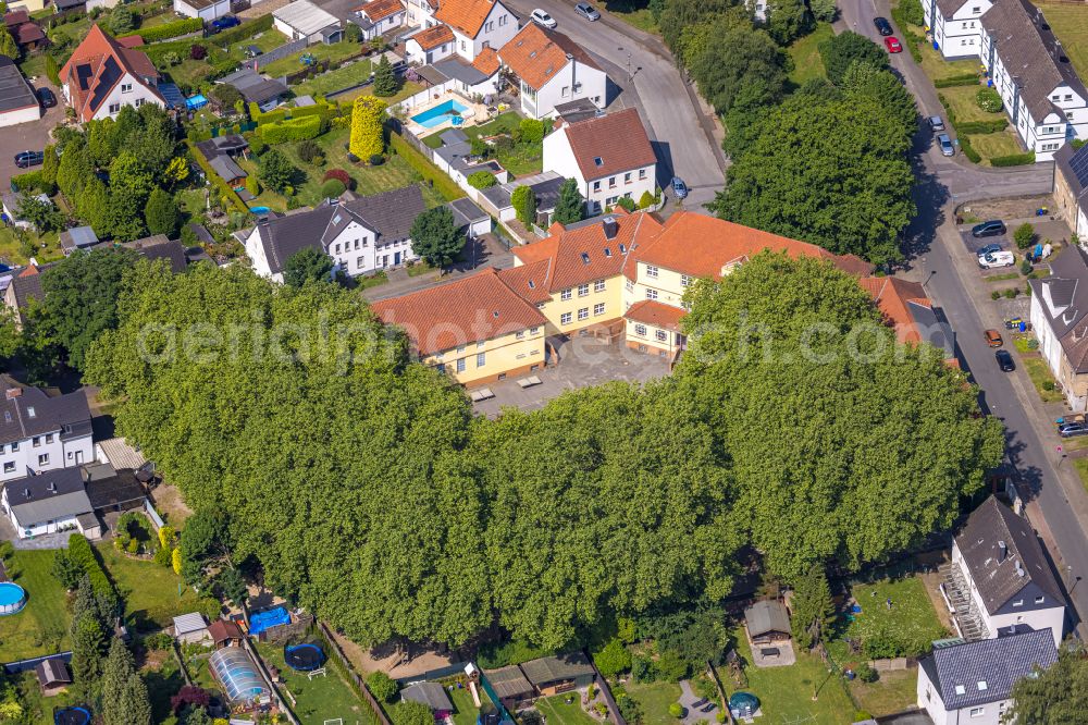 Aerial photograph Gladbeck - School building of the Pestalozzischule on Gluckstrasse ecke Brahmsstrasse in Gladbeck at Ruhrgebiet in the state North Rhine-Westphalia, Germany