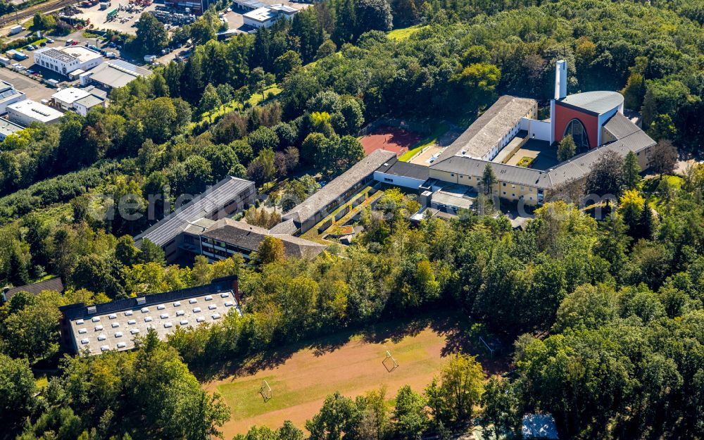 Aerial photograph Lennestadt - School building of the Wolfgang Gerbere school of the Gymnasium Maria Koenigin and the building complex of the Jugendhof Pallotti Lennestadt on Missionshaus in the district Altenhundem in Lennestadt in the state North Rhine-Westphalia, Germany