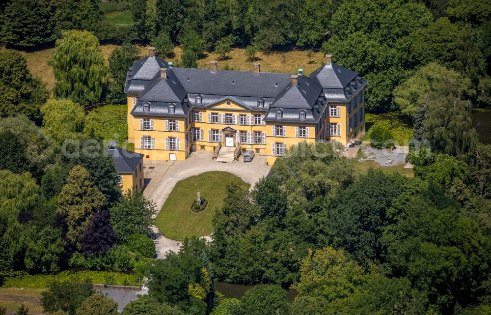 Wadersloh from above - School building of the Privatschule Schloss Crassenstein Am Schloss in Wadersloh in the state North Rhine-Westphalia, Germany