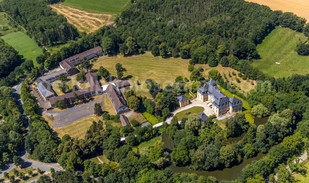 Wadersloh from the bird's eye view: School building of the Privatschule Schloss Crassenstein Am Schloss in Wadersloh in the state North Rhine-Westphalia, Germany