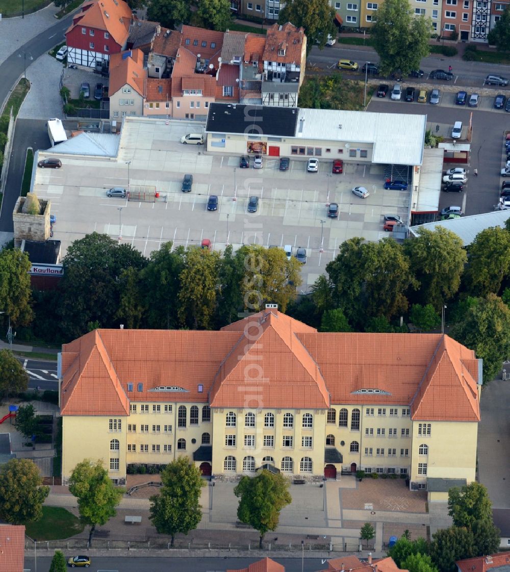 Bad Langensalza from the bird's eye view: School building Puschkinstrasse - Poststrasse in Bad Langensalza in the state Thuringia