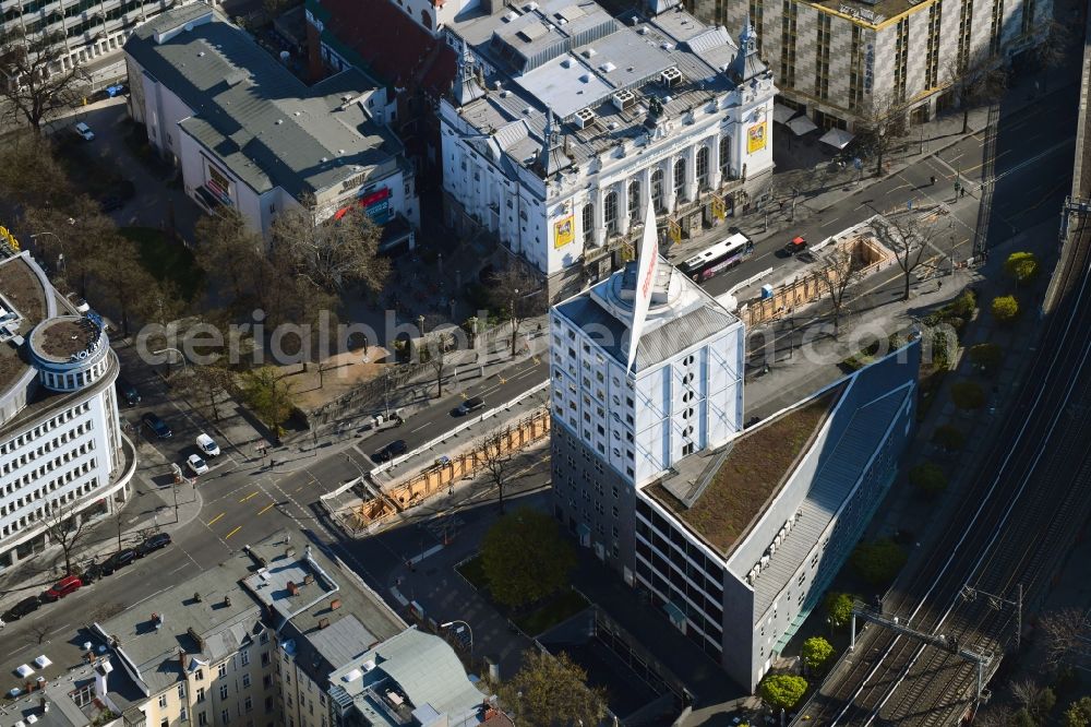 Aerial image Berlin - School building of the Rackow-Schule Berlin on Fasanenstrasse in the district Charlottenburg in Berlin, Germany