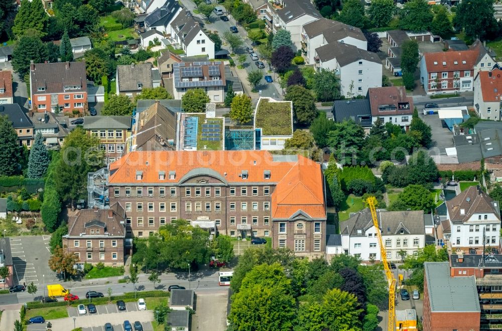 Gladbeck from the bird's eye view: School building of the Ratsgymnasium Gladbeck on Mittelstrasse in Gladbeck in the state North Rhine-Westphalia, Germany