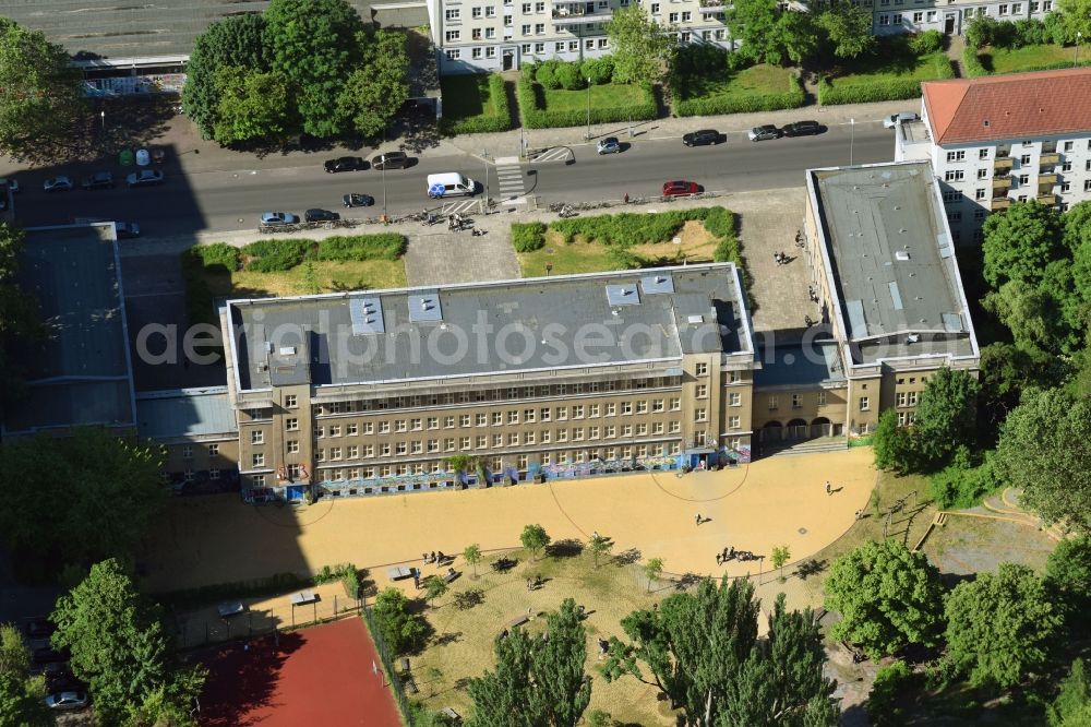 Berlin from the bird's eye view: School building of the Ellen-Key-Schule on Ruedersdorfer Strasse in the district Friedrichshain-Kreuzberg in Berlin, Germany