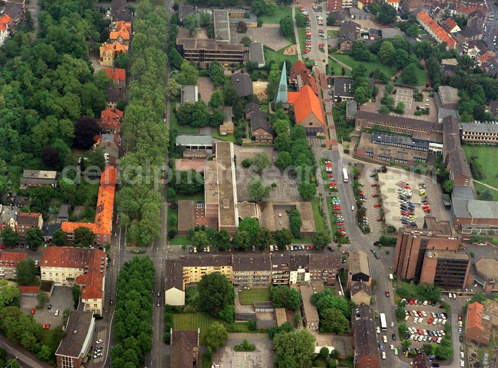 Aerial image Wesel - School building of the Realschule Mitte on Martinistrasse in Wesel in the state North Rhine-Westphalia