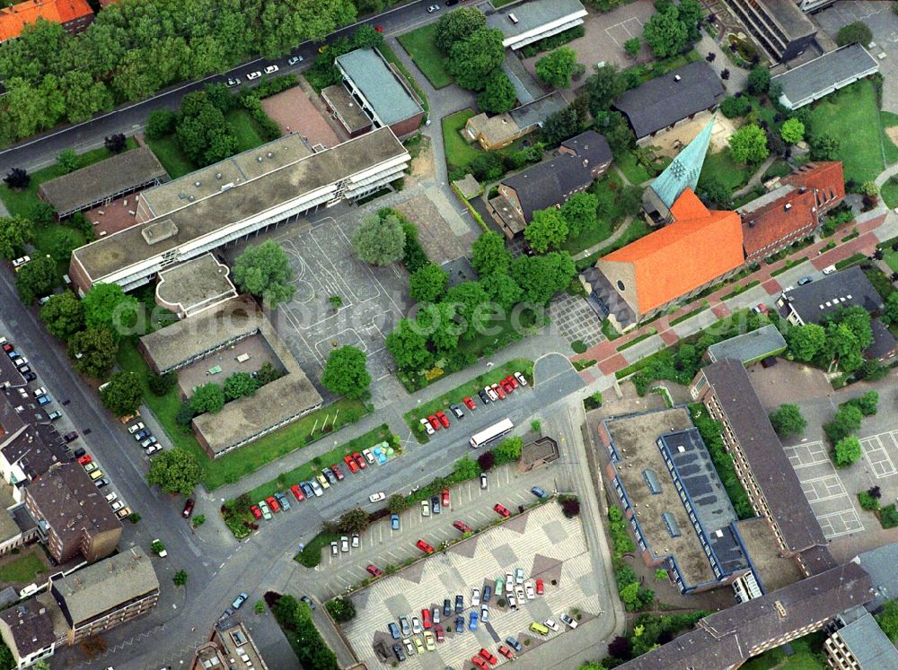 Aerial photograph Wesel - School building of the Realschule Mitte on Martinistrasse in Wesel in the state North Rhine-Westphalia