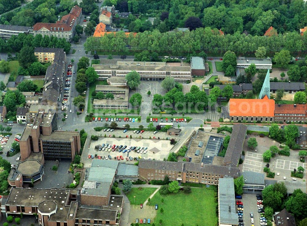 Wesel from above - School building of the Realschule Mitte on Martinistrasse in Wesel in the state North Rhine-Westphalia