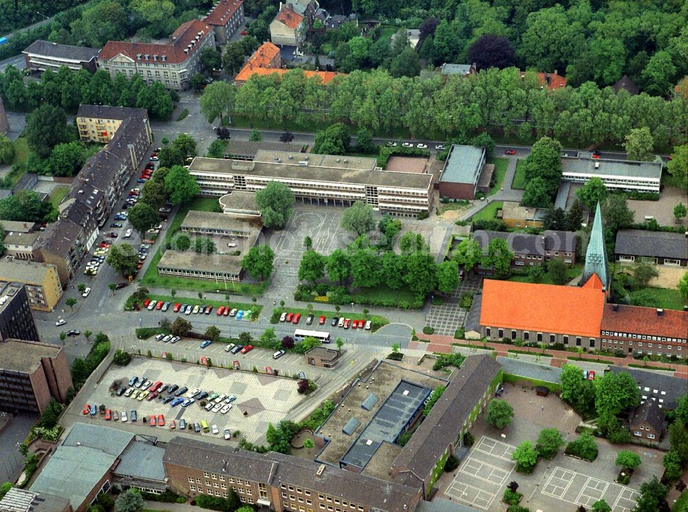 Wesel from the bird's eye view: School building of the Realschule Mitte on Martinistrasse in Wesel in the state North Rhine-Westphalia