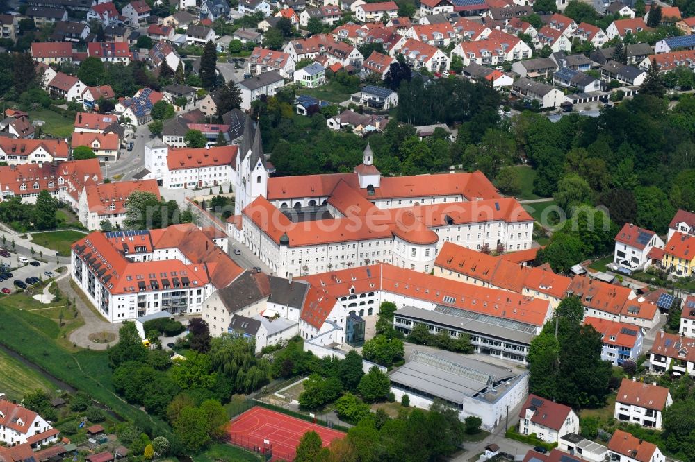 Aerial photograph Markt Indersdorf - School building of the Realschule Vinzenz von Paul of Erzdioezese Muenchen and Freising in Kloster and die Klosterkirche Maria Hinmelfahrt on Marienplatz in Markt Indersdorf in the state Bavaria, Germany