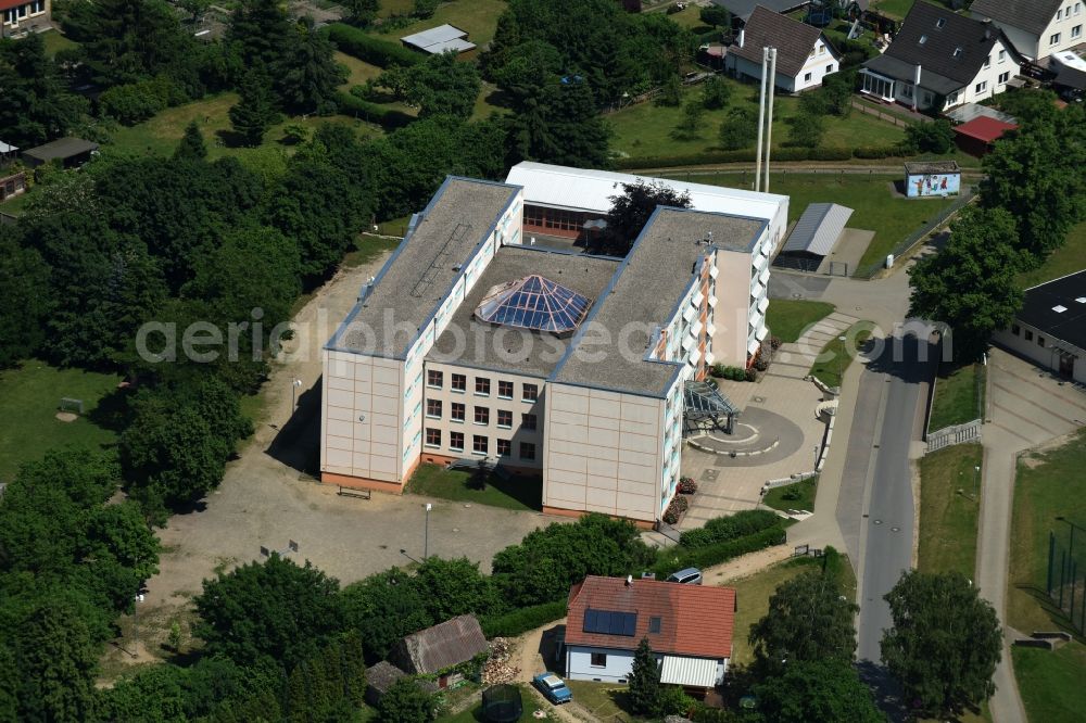 Aerial photograph Plau am See - School building of the Regionale Schule am Klueschenberg on Wittstocker Weg in Plau am See in the state Mecklenburg - Western Pomerania