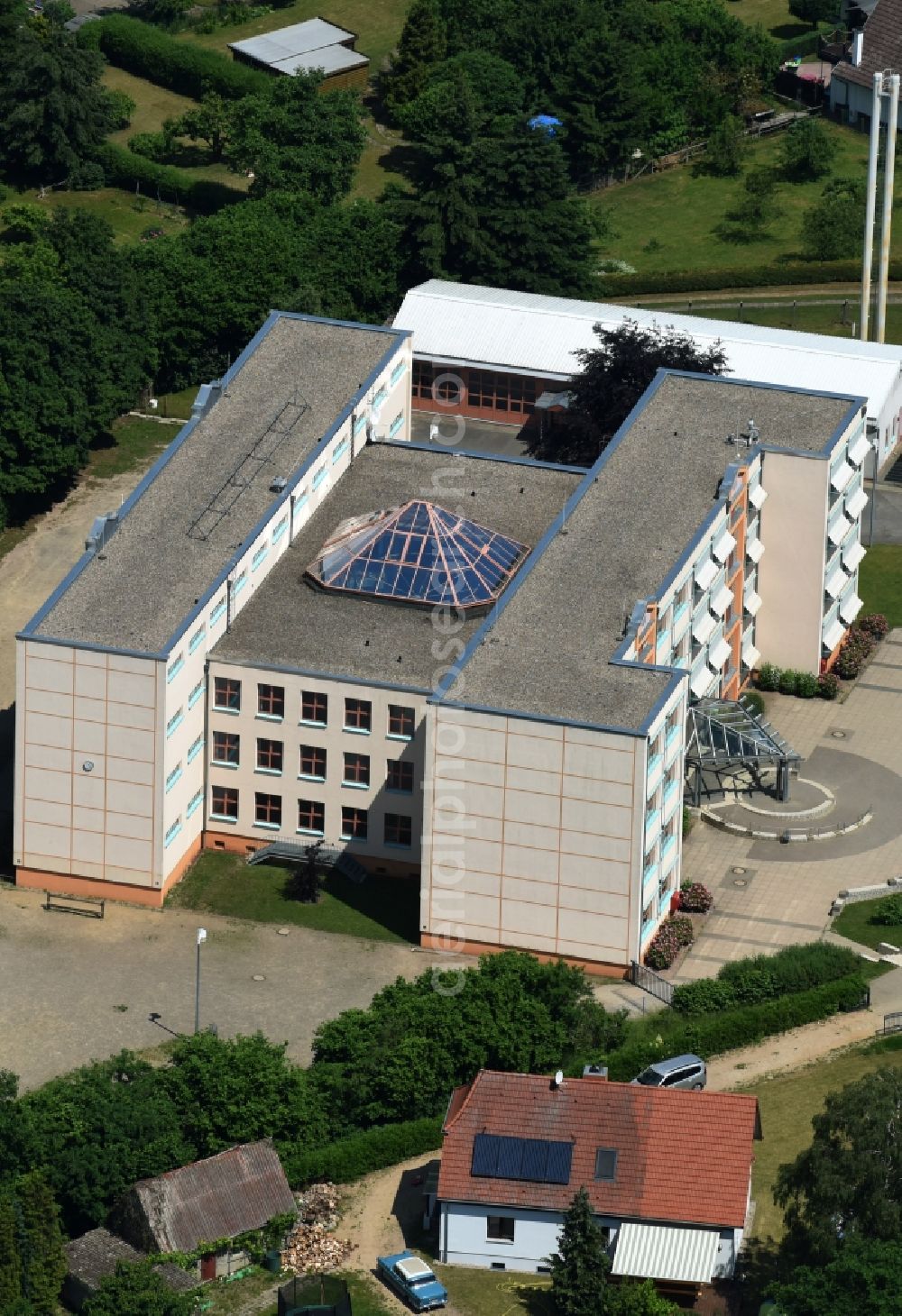 Plau am See from above - School building of the Regionale Schule am Klueschenberg on Wittstocker Weg in Plau am See in the state Mecklenburg - Western Pomerania