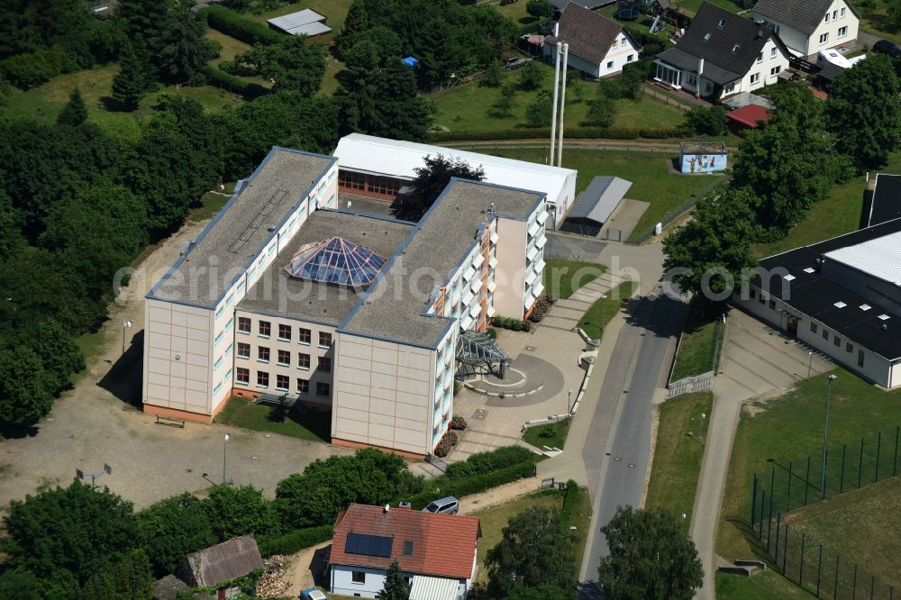 Aerial photograph Plau am See - School building of the Regionale Schule am Klueschenberg on Wittstocker Weg in Plau am See in the state Mecklenburg - Western Pomerania