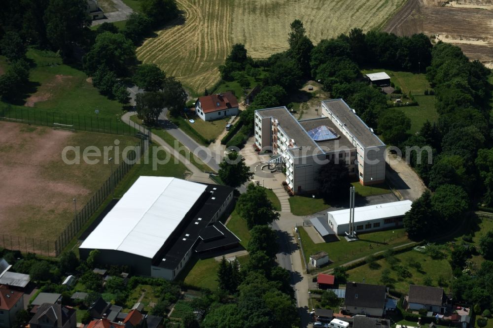 Plau am See from above - School building of the Regionale Schule am Klueschenberg on Wittstocker Weg in Plau am See in the state Mecklenburg - Western Pomerania