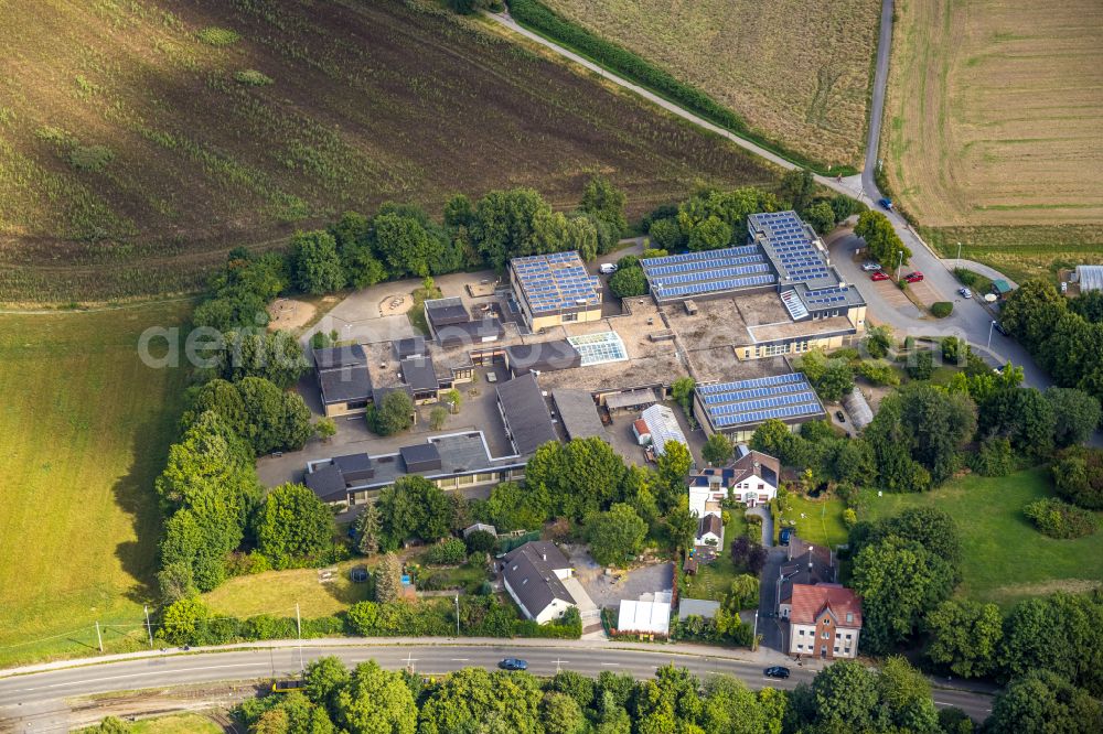 Aerial image Mülheim an der Ruhr - School building of the Rembergschule in Muelheim on the Ruhr at Ruhrgebiet in the state North Rhine-Westphalia, Germany