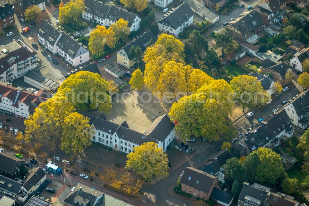 Aerial image Bottrop - School building of the Richard-Wagner-Schule in Bottrop in the state North Rhine-Westphalia, Germany