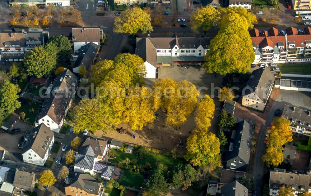 Aerial image Bottrop - School building of the Richard-Wagner-Schule in Bottrop in the state North Rhine-Westphalia, Germany