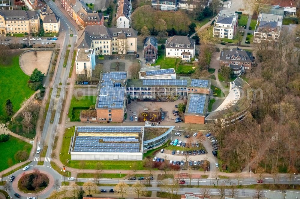 Aerial image Gladbeck - School building of the Riesener-Gymnasium on Schuetzenstrasse in Gladbeck in the state North Rhine-Westphalia, Germany