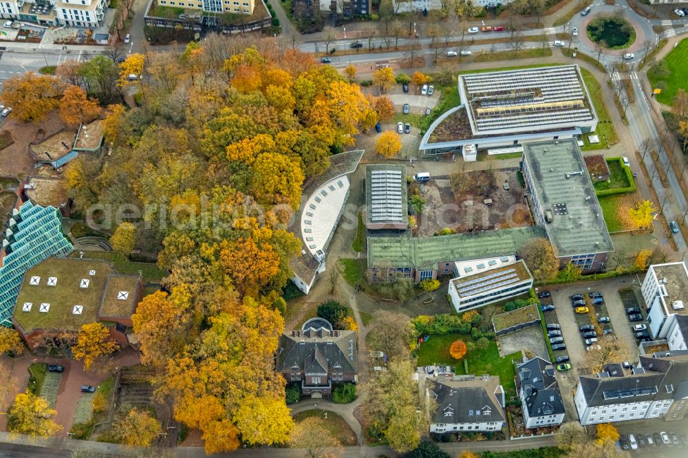 Gladbeck from the bird's eye view: school building of the Riesener-Gymnasium on Schuetzenstrasse in Gladbeck at Ruhrgebiet in the state North Rhine-Westphalia, Germany