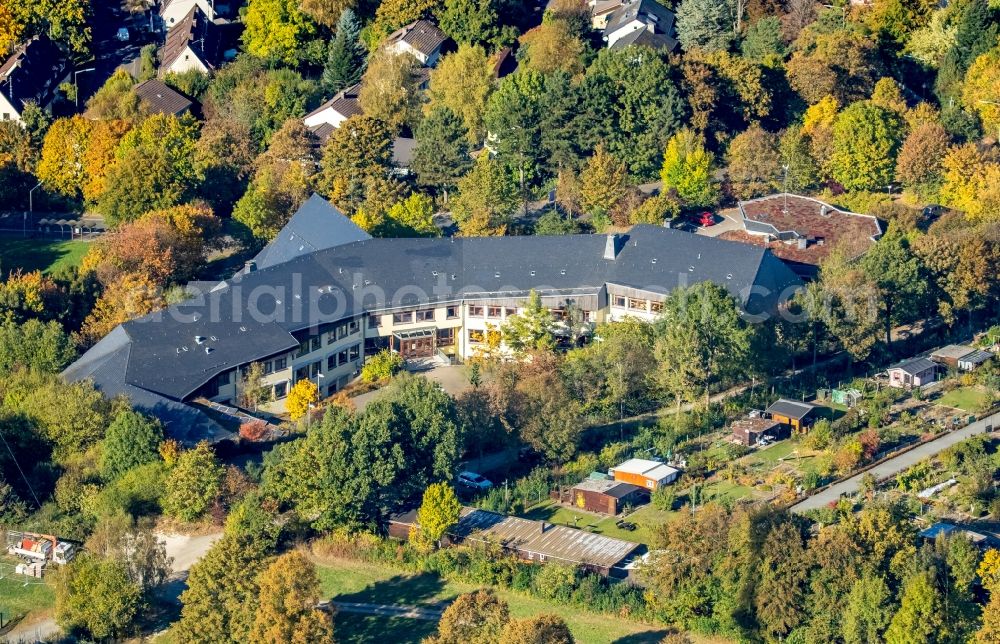 Aerial photograph Siegen - School building of the Rudolf Steiner Schule Siegen - Freie Waldorfschule e.V at the Kolpingstrasse in Siegen in the state North Rhine-Westphalia