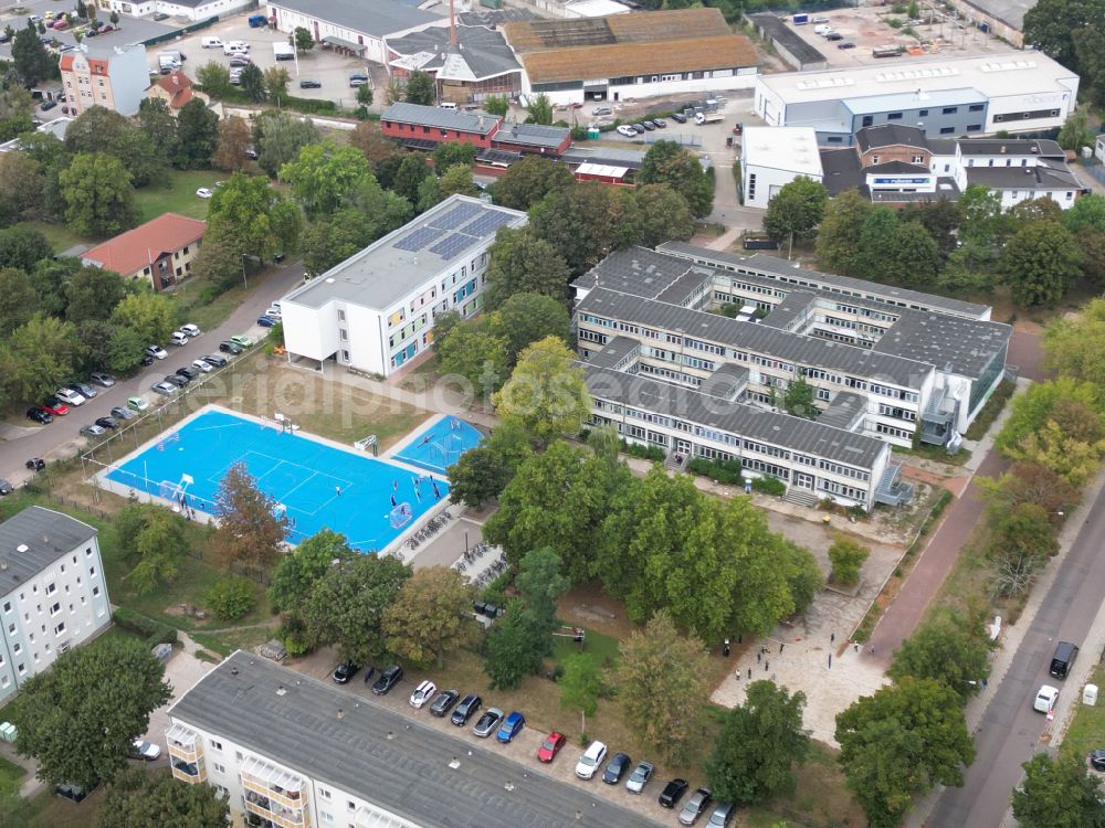 Halle (Saale) from the bird's eye view: School building of the Saaleschule fuer (H)alle on street Hans-Dittmar-Strasse in the district Trotha in Halle (Saale) in the state Saxony-Anhalt, Germany