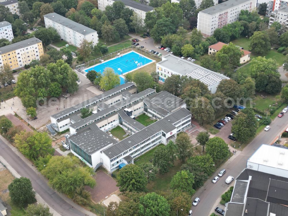 Aerial photograph Halle (Saale) - School building of the Saaleschule fuer (H)alle on street Hans-Dittmar-Strasse in the district Trotha in Halle (Saale) in the state Saxony-Anhalt, Germany