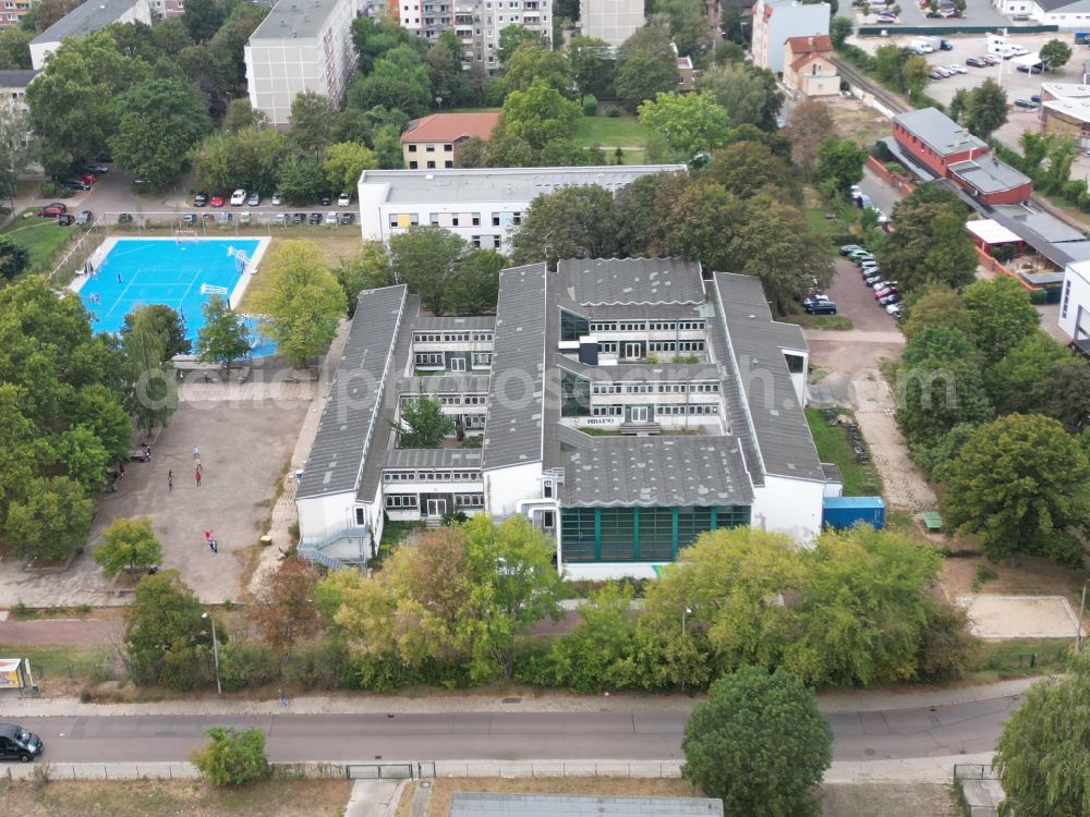 Halle (Saale) from the bird's eye view: School building of the Saaleschule fuer (H)alle on street Hans-Dittmar-Strasse in the district Trotha in Halle (Saale) in the state Saxony-Anhalt, Germany