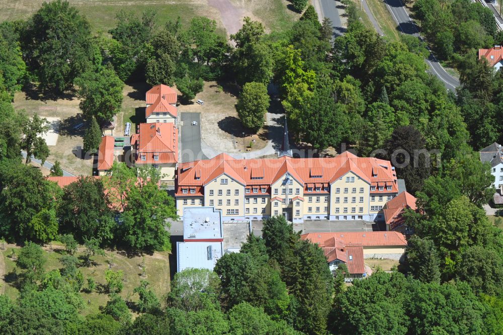 Aerial photograph Schnepfenthal - School building of the Salzmannschule on street Klostermuehlenweg in Schnepfenthal in the state Thuringia, Germany