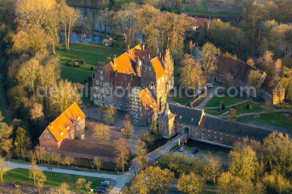 Hamm from above - School building of the Schloss Heessen Privatschule and Internat in Heessen in the state North Rhine-Westphalia, Germany