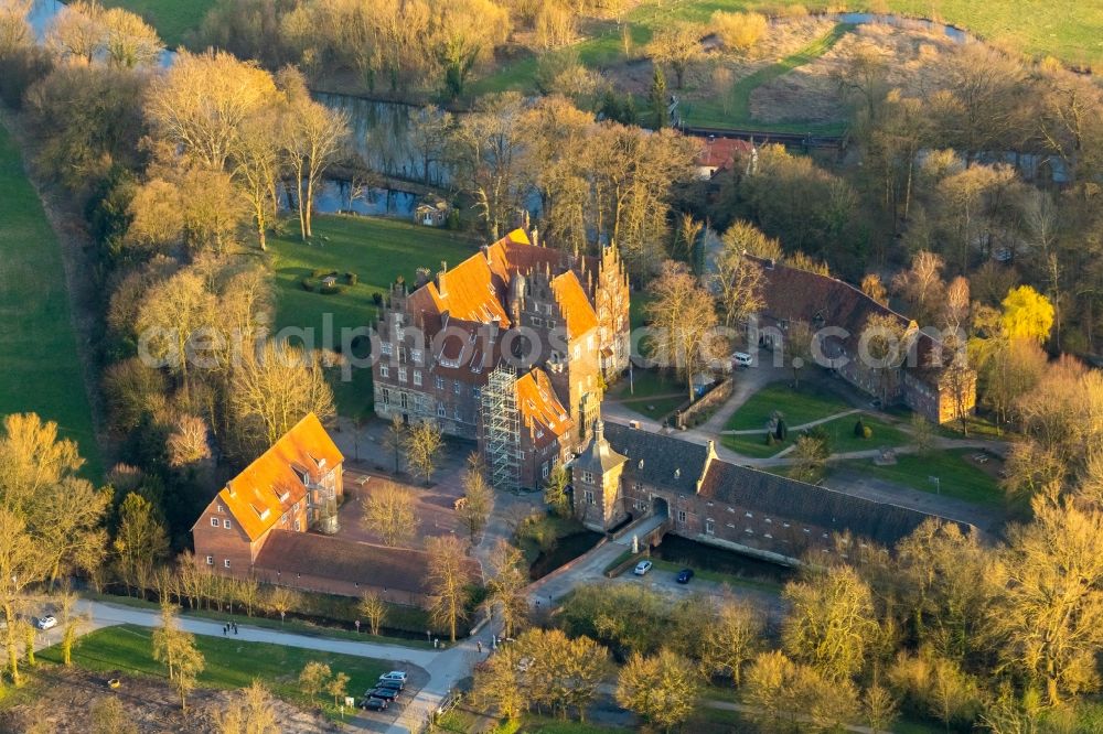 Hamm from the bird's eye view: School building of the Schloss Heessen Privatschule and Internat in Heessen in the state North Rhine-Westphalia, Germany