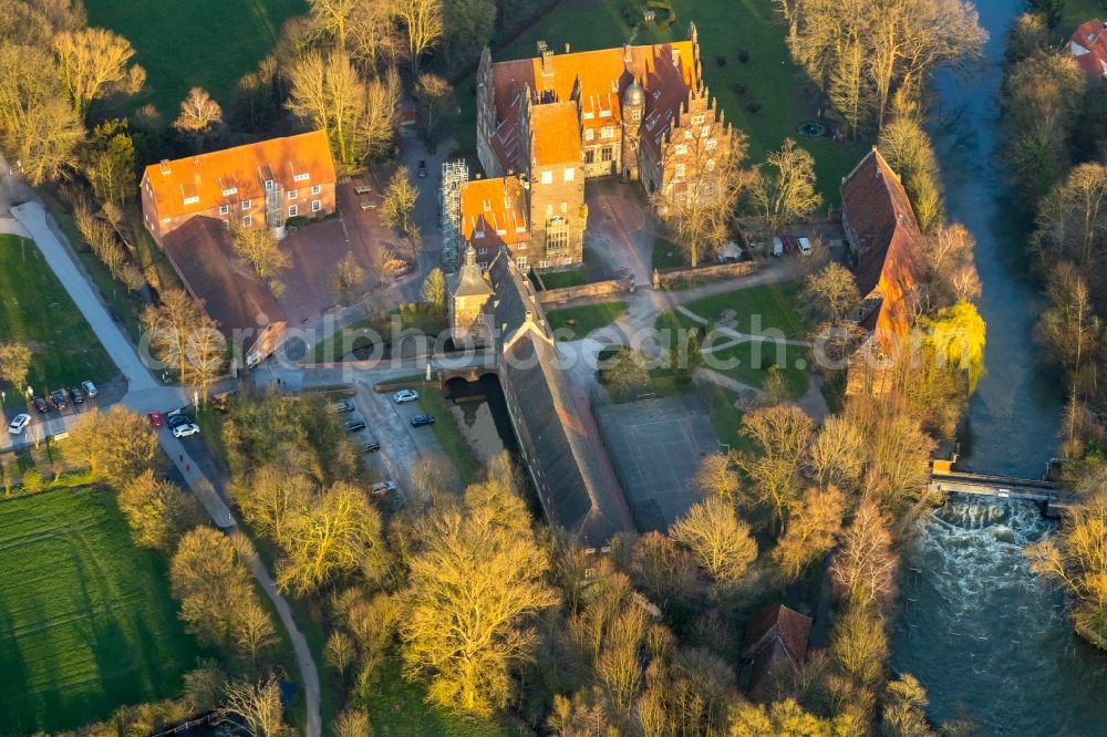 Aerial image Hamm - School building of the Schloss Heessen Privatschule and Internat in Heessen in the state North Rhine-Westphalia, Germany