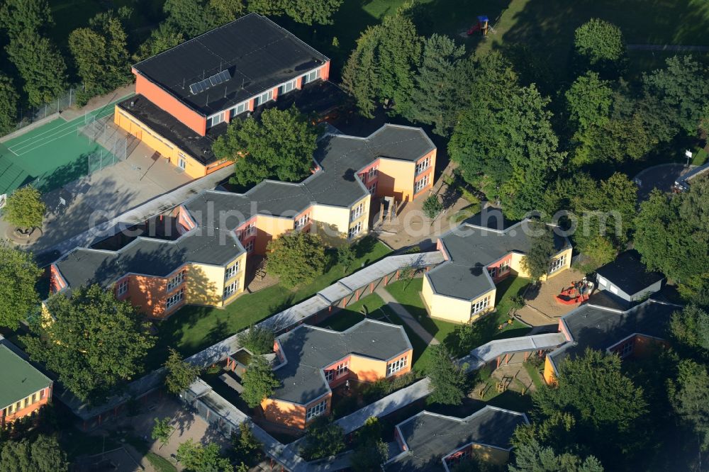 Hamburg from the bird's eye view: School building of the Schule In der Alten Forst in Hamburg in Germany