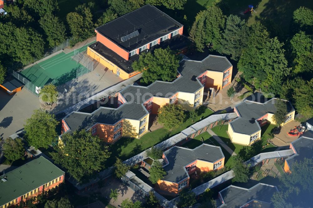 Aerial image Hamburg - School building of the Schule In der Alten Forst in Hamburg in Germany