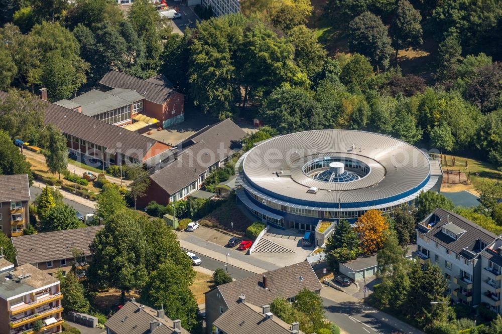 Aerial image Velbert - School building of the Schule in UFO on Hans-Boeckler-Strasse in Velbert in the state North Rhine-Westphalia, Germany