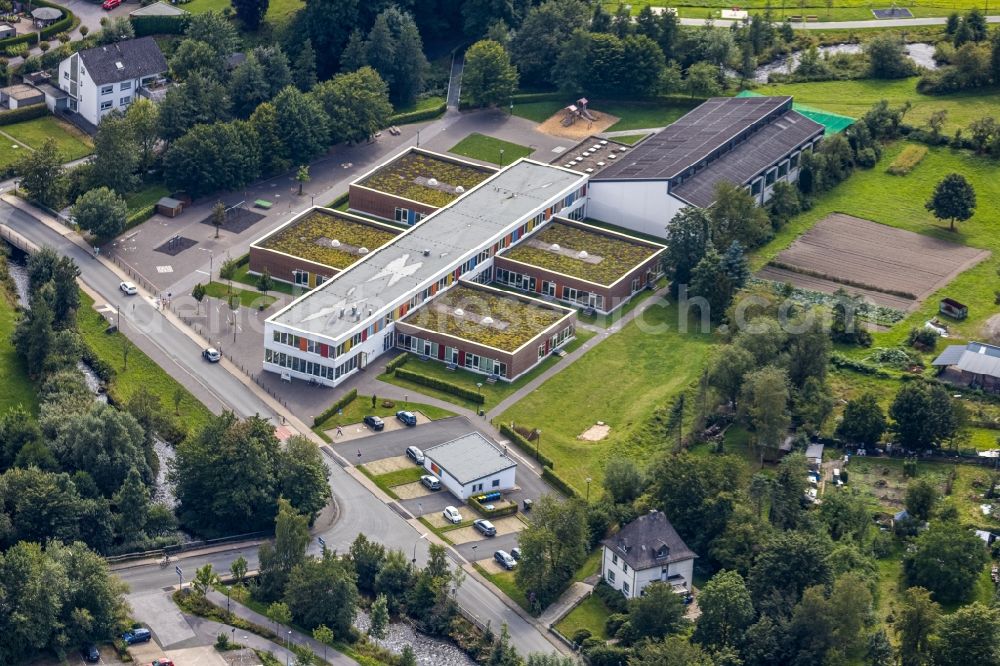 Aerial photograph Meschede - School building of the Schule unter dem Regenbogen in Meschede in the state North Rhine-Westphalia, Germany