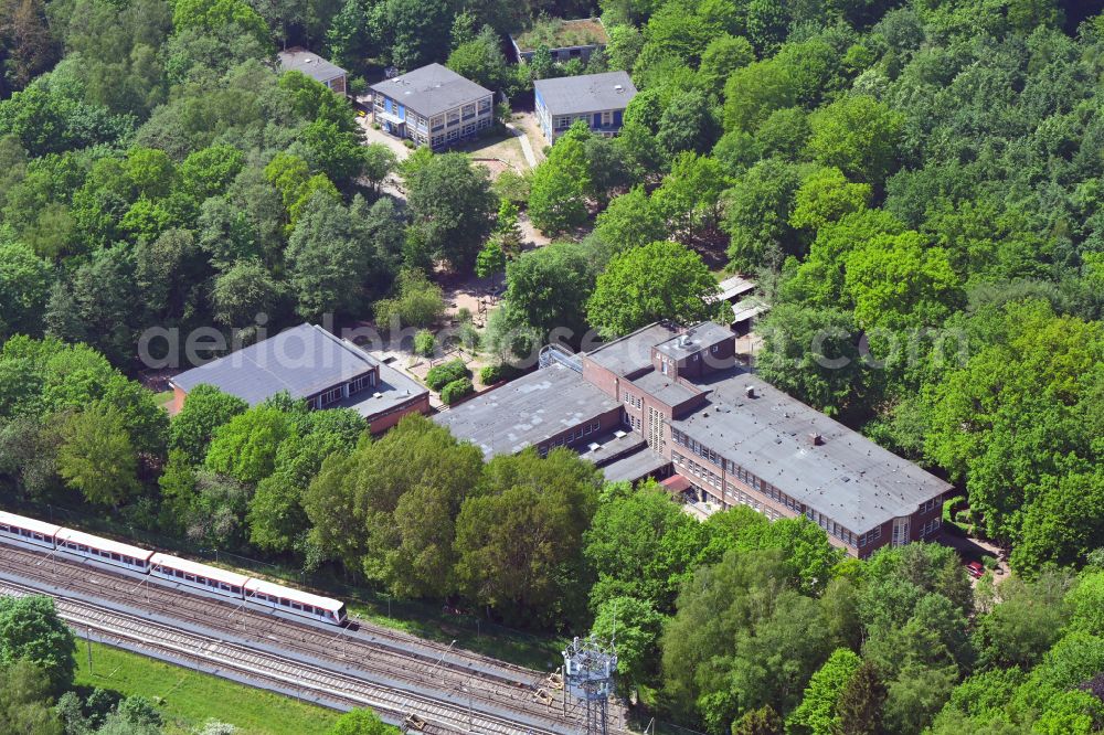 Aerial photograph Hamburg - School building of the Schule on Walde on street Kupferredder in the district Ohlstedt in Hamburg, Germany