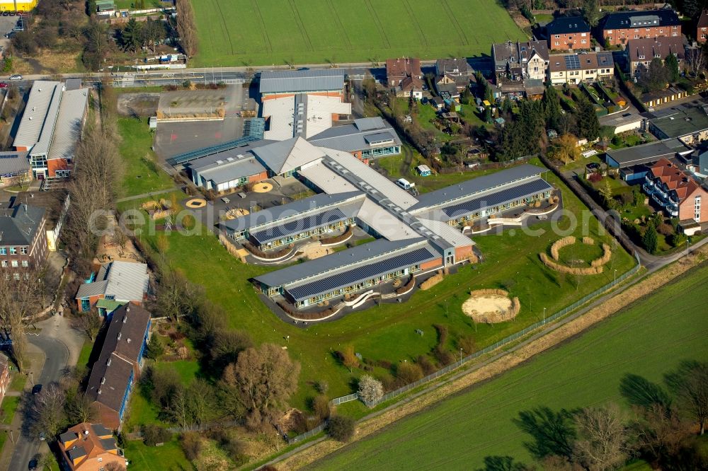 Oberhausen from the bird's eye view: School building of the Christoph-Schlingensief-Schule in the Sterkrade part in Oberhausen in the state of North Rhine-Westphalia