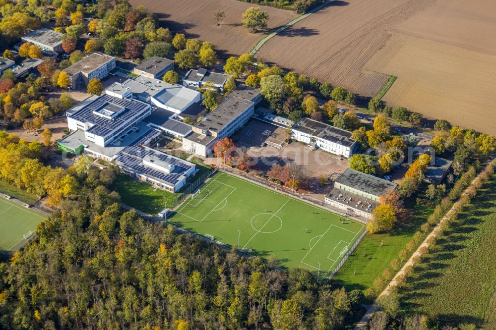 Neukirchen-Vluyn from the bird's eye view: School building of the school center on Tersteegenstrasse in Neukirchen-Vluyn in the state North Rhine-Westphalia, Germany