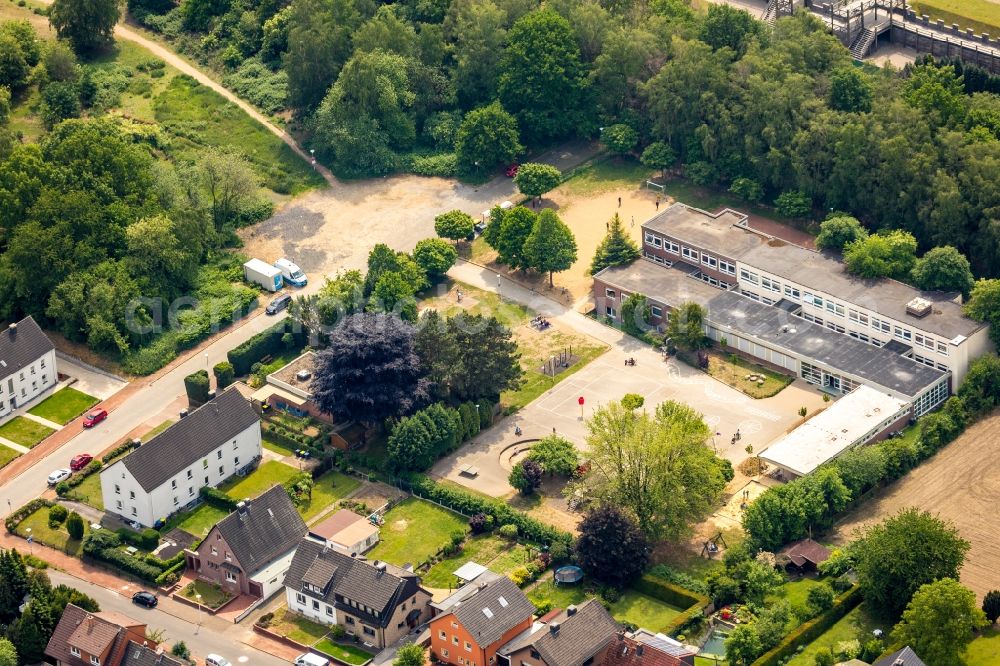 Aerial photograph Haltern am See - School building of the Silverbergschule on Germanikusstrasse in Haltern am See in the state North Rhine-Westphalia, Germany