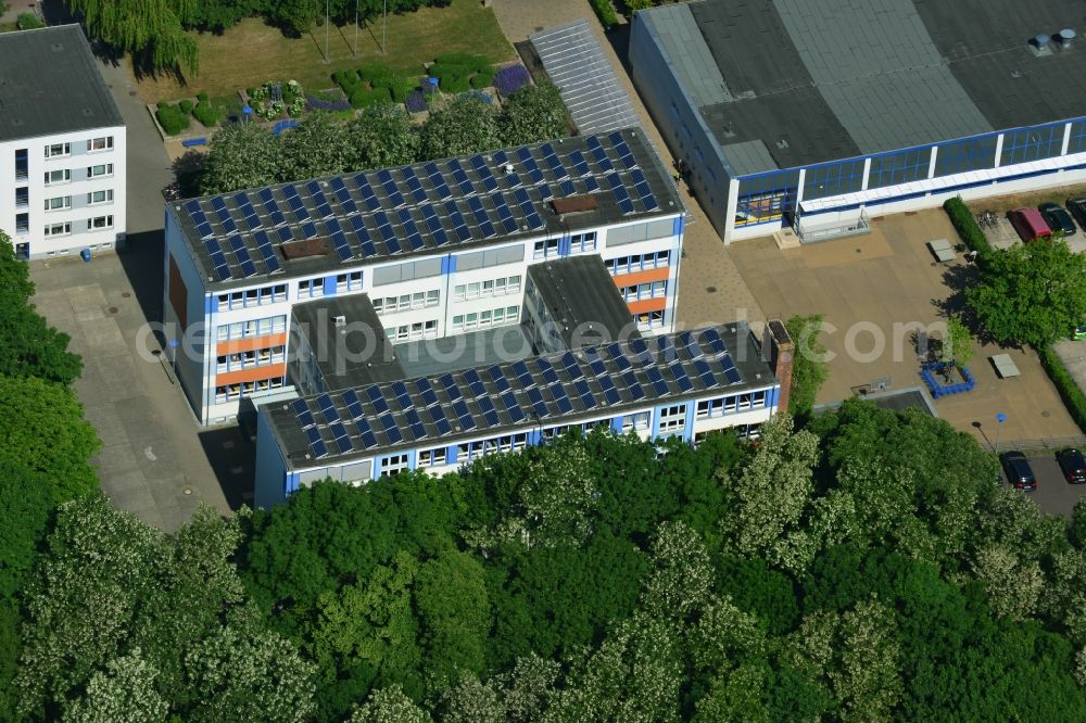 Aerial photograph Magdeburg - School building of the Sportgymnasium und Sportsekundarschule in Magdeburg in the state Saxony-Anhalt