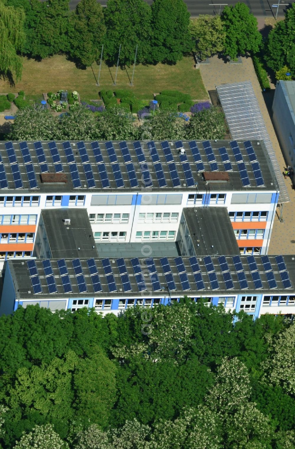 Magdeburg from above - School building of the Sportgymnasium und Sportsekundarschule in Magdeburg in the state Saxony-Anhalt