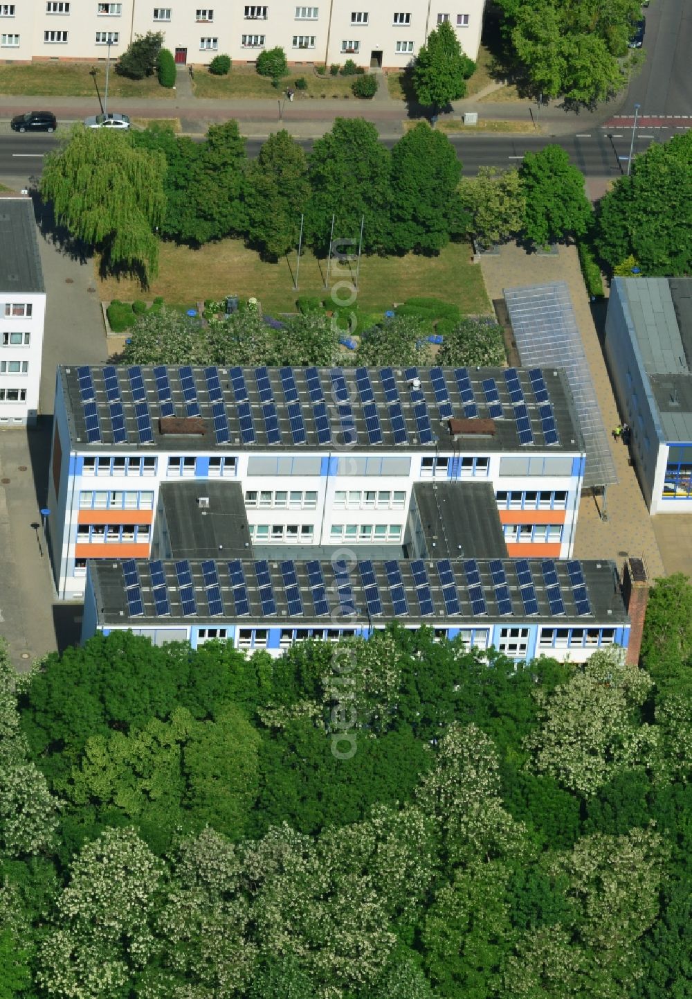 Aerial photograph Magdeburg - School building of the Sportgymnasium und Sportsekundarschule in Magdeburg in the state Saxony-Anhalt