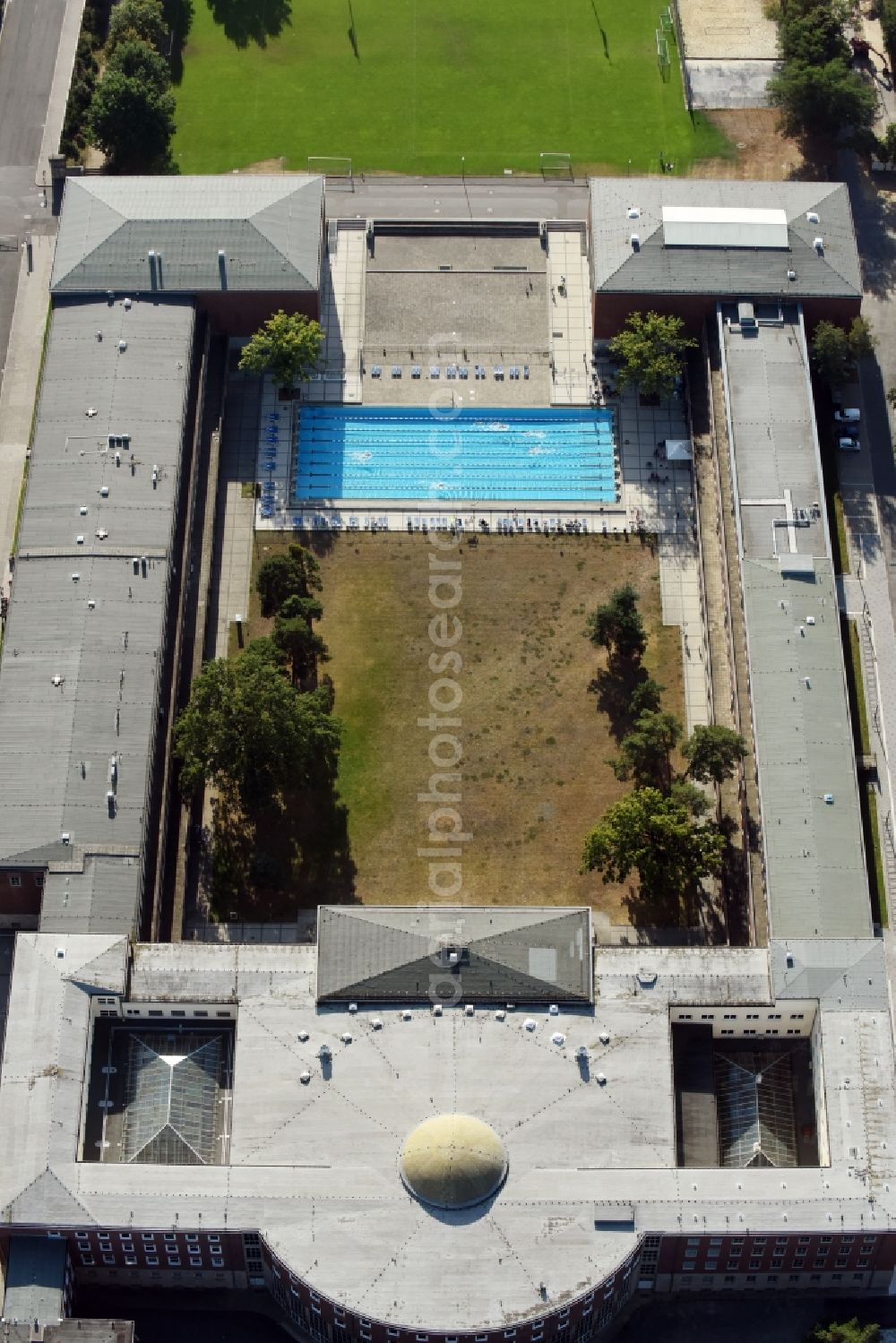 Berlin from the bird's eye view: School building of the Sportschule in Olympiapark - Poelchau-Schule on Prinz-Friedrich-Karl-Weg in Berlin