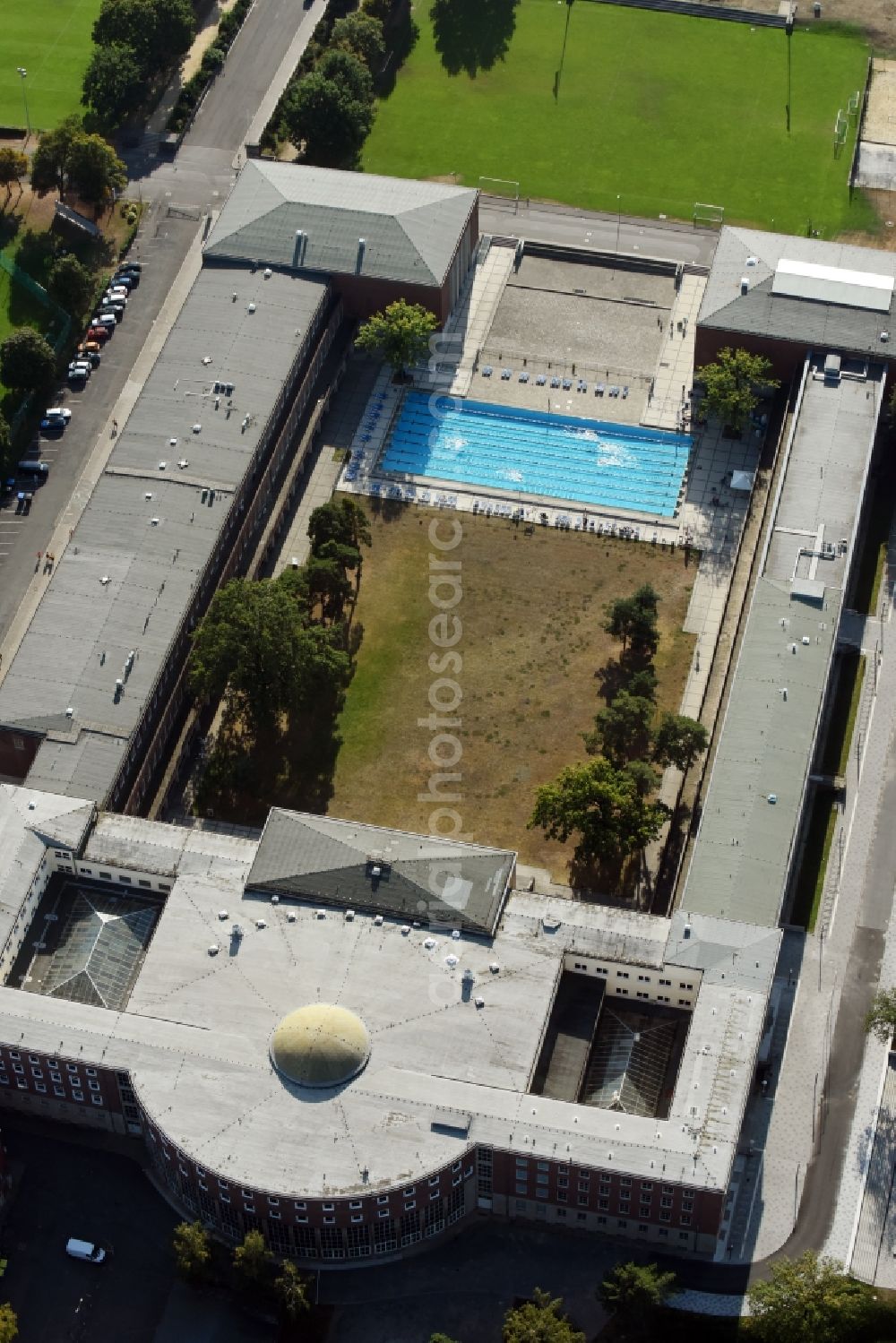 Aerial photograph Berlin - School building of the Sportschule in Olympiapark - Poelchau-Schule on Prinz-Friedrich-Karl-Weg in Berlin