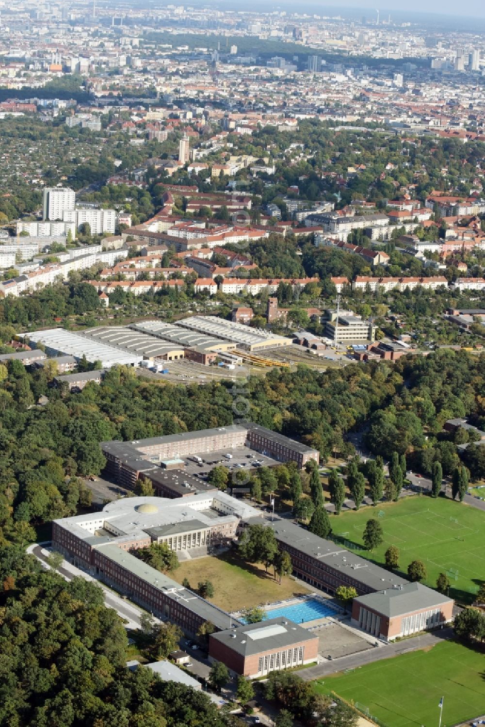 Aerial image Berlin - School building of the Sportschule in Olympiapark - Poelchau-Schule on Prinz-Friedrich-Karl-Weg in Berlin