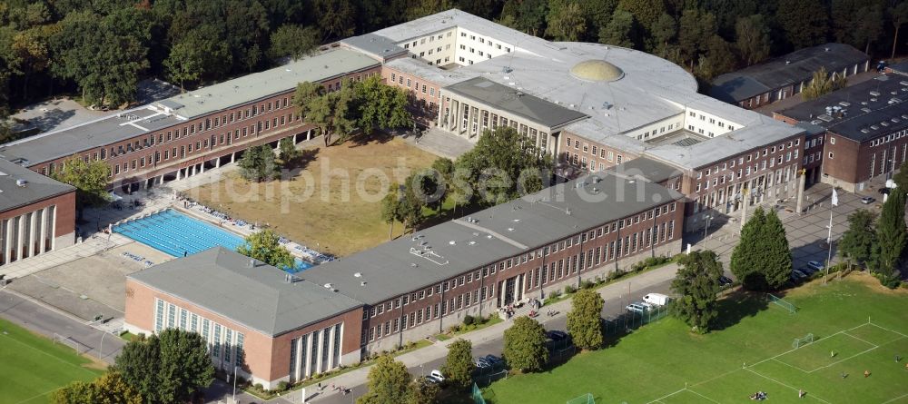 Aerial image Berlin - School building of the Sportschule in Olympiapark - Poelchau-Schule on Prinz-Friedrich-Karl-Weg in Berlin