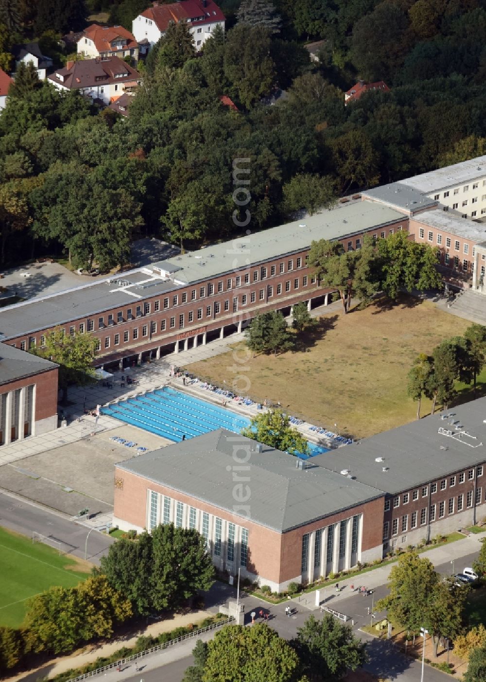 Aerial photograph Berlin - School building of the Sportschule in Olympiapark - Poelchau-Schule on Prinz-Friedrich-Karl-Weg in Berlin